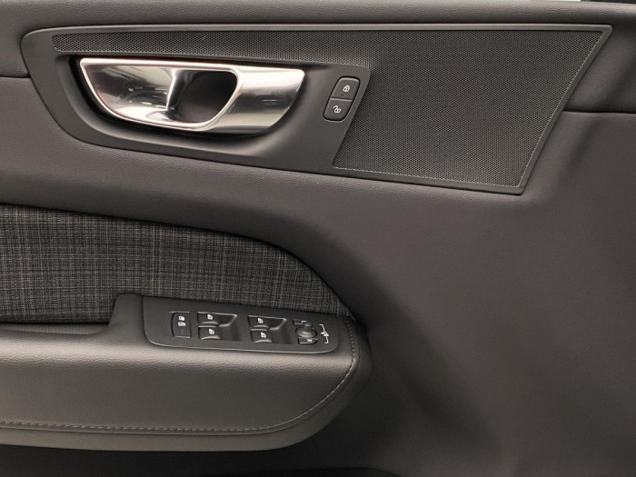 Volvo XC60 B4 MOMENTUM PRO AUT REZERVACE 2.0 Momentum
