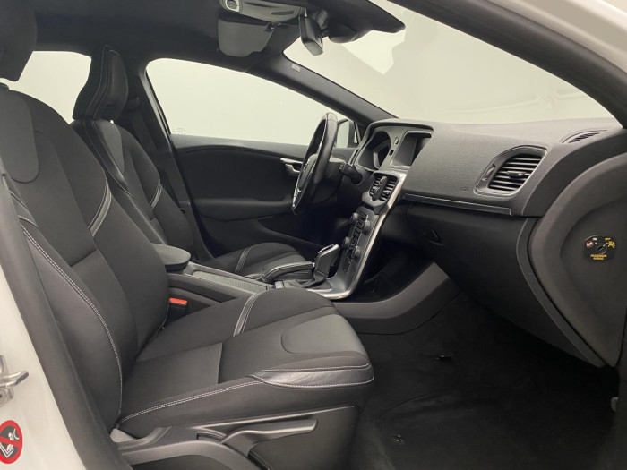 Volvo V40 D2 MOMENTUM AUT REZERVACE 2.0 d Momentum