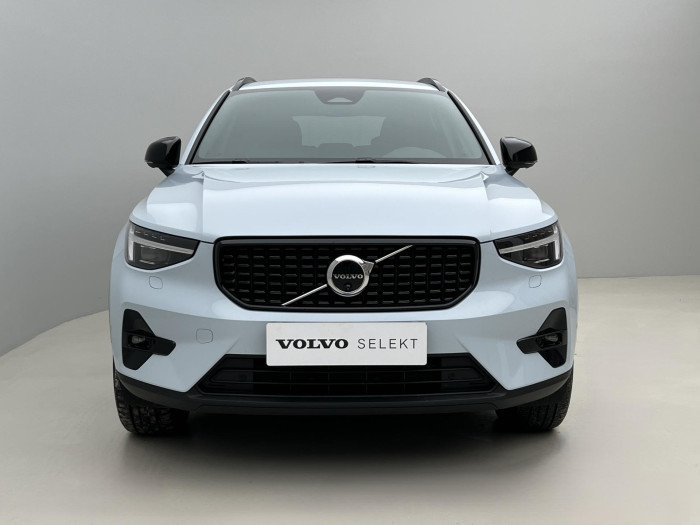 Volvo XC40 B3 PLUS DARK AUT CZ