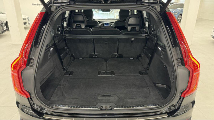 Volvo XC90 B5 AWD ULTIMATE REZERVACE