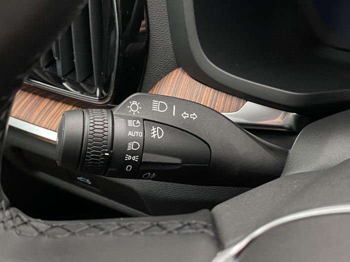 Volvo V60 B4 AUT DARK PLUS