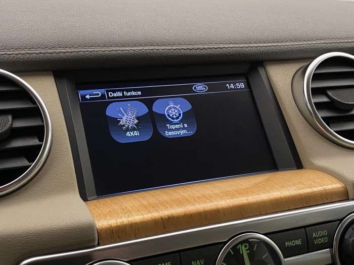 Land Rover Discovery 3.0 AWD SDV6 HSE REZERVACE