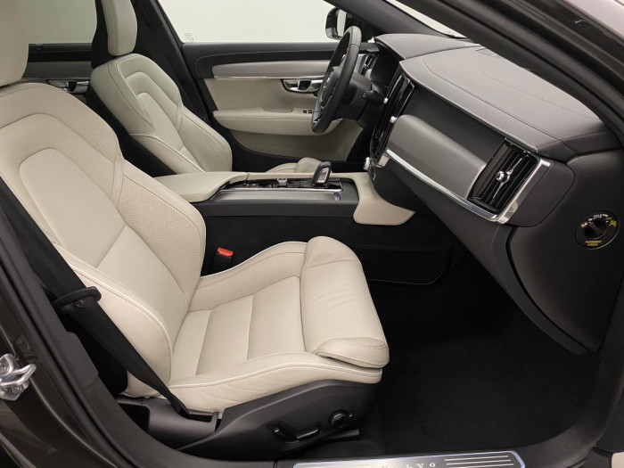 Volvo V90 B6 AWD R-DESIGN AUT 1.maj.