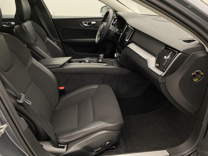 Volvo V60 B4 MOMENTUM AUT REZERVACE 2.0 Momentum