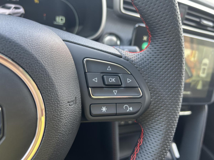 MG ZS ELEGANCE - ZIMNÍ PNEU ZDARMA* 1.0 Elegance