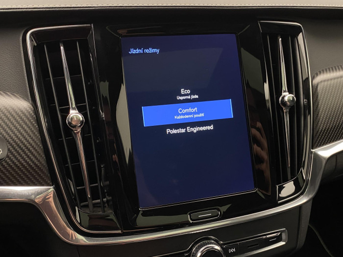 Volvo V90 D5 AWD R-DESIGN REZERVACE 2.0 d