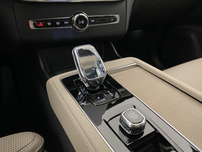 Volvo XC90 T8 AWD RECHARGE DARK ULTRA 7