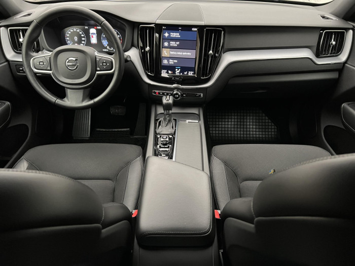 Volvo XC60 T5 AWD MOMENTUM PRO AUT CZ 2.0 Momentum