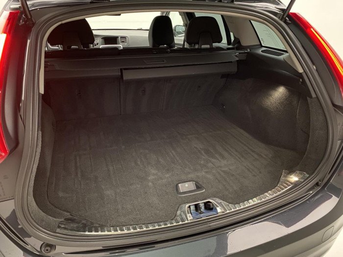 Volvo V60 D2 MOMENTUM NAVIGACE REZERVACE 1.6 d Momentum