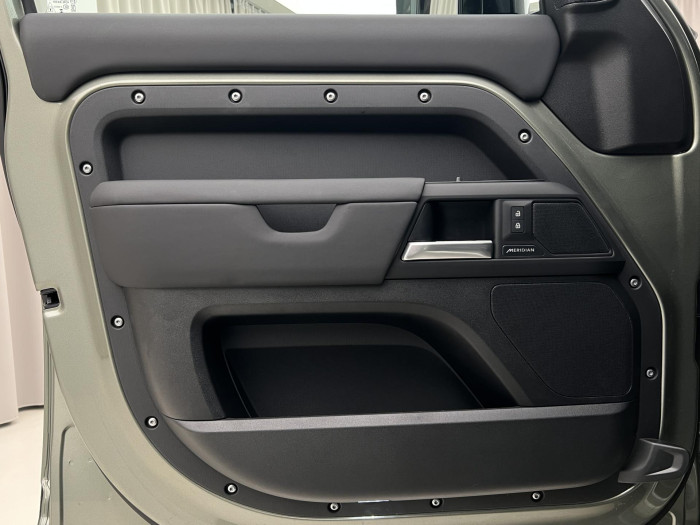 Land Rover Defender 110 D300 X-DYNAMIC SE AWD AUT 3.0 d Dynamic SE