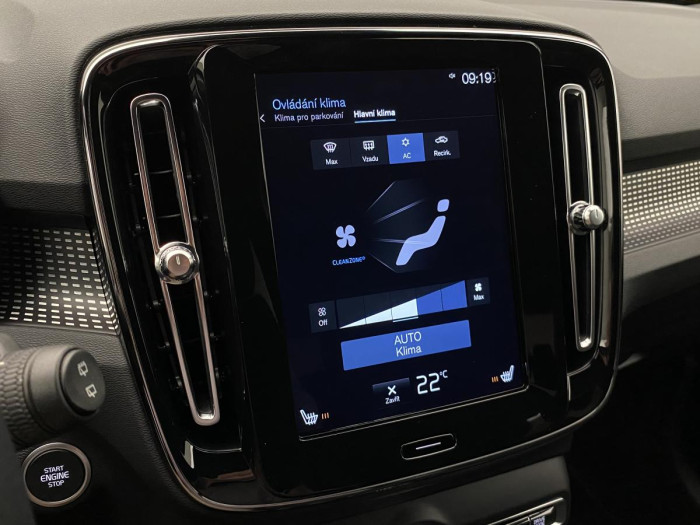 Volvo XC40 T3 R-DESIGN AUT REZERVACE