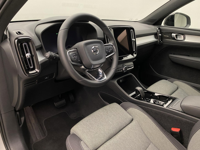 Volvo XC40 B4 DARK PLUS AUT CZ