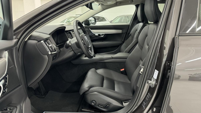Volvo V90 CROSS COUNTRY B5 REZERVACE