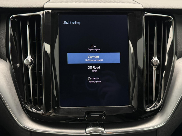 Volvo XC60 T5 MOMENTUM CZ 1.maj 2.0 Momentum