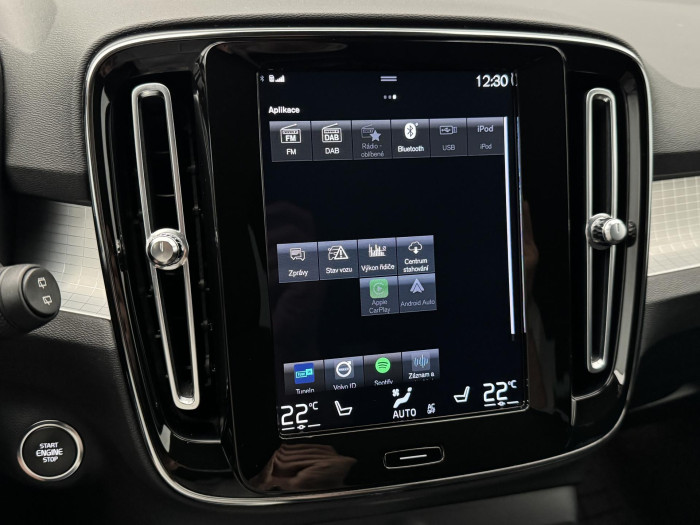 Volvo XC40 B4 MOMENTUM AUT CZ 2.0 Momentum