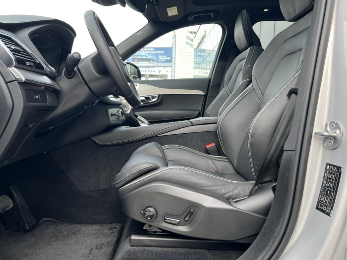 Volvo XC90 B5 AWD ULTIMATE DARK 7MÍSTNÁ