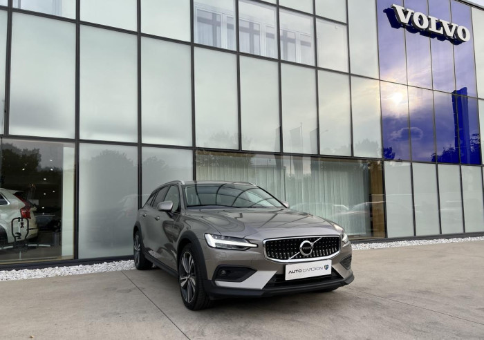 Volvo V60 CROSS COUNTRY B4 AWD Aut 1.maj