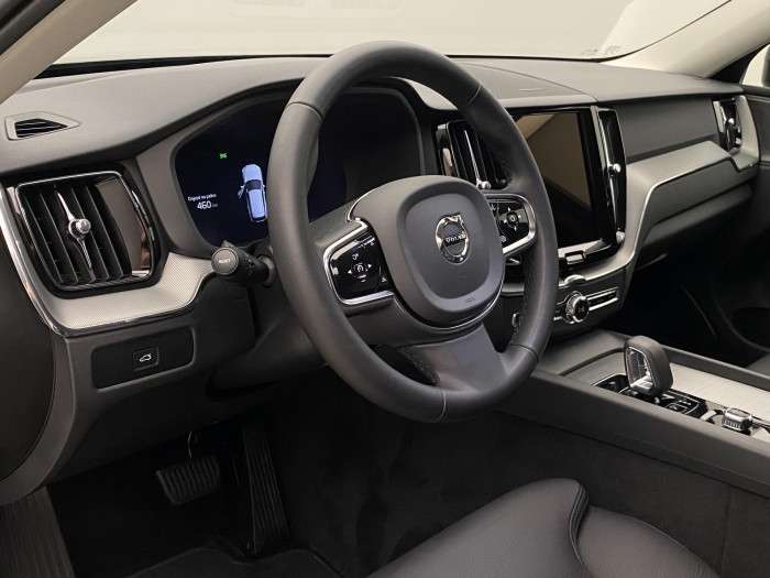 Volvo XC60 B4 AWD DARK PLUS AUT 1.maj