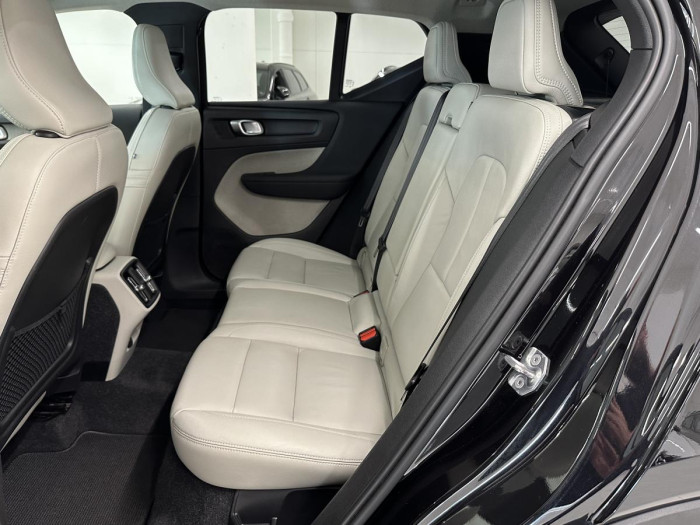 Volvo XC40 D3 INSCRIPTION REZERVACE 2.0 d