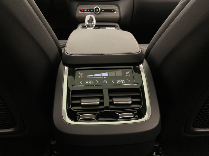 Volvo XC90 B5 AWD PLUS BRIGHT REZERVACE