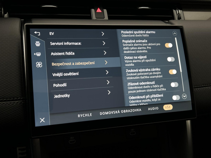 Land Rover Discovery Sport P300e DYNAMIC SE REZERVACE 1.5 Dynamic SE