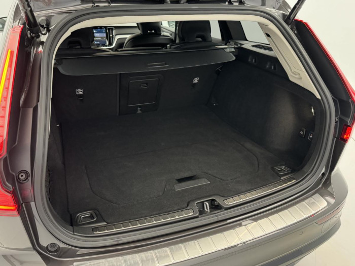 Volvo V60 B4 PLUS DARK AUT