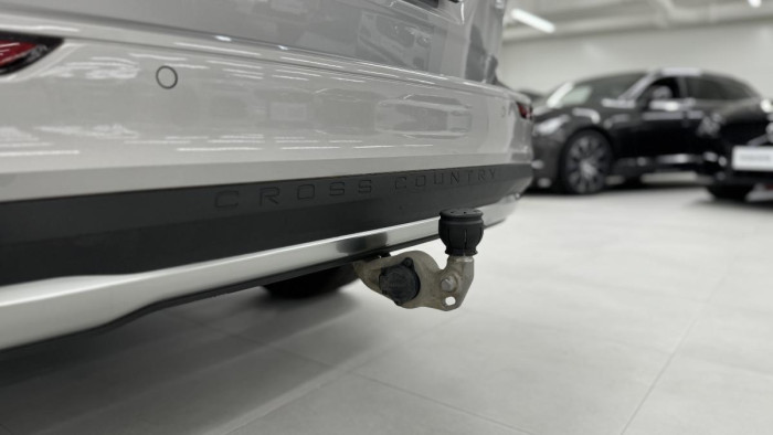 Volvo V60 CROSS COUNTRY B4 AWD REZERVACE