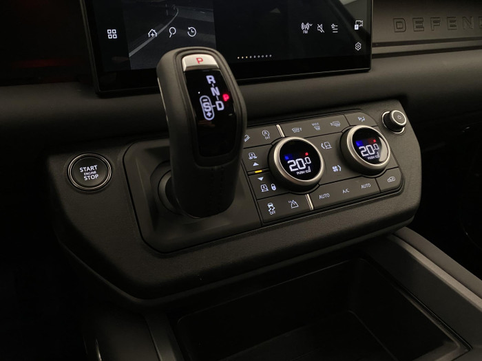 Land Rover Defender D250 X-DYNAMIC SE REZERVACE 3.0 d Dynamic SE