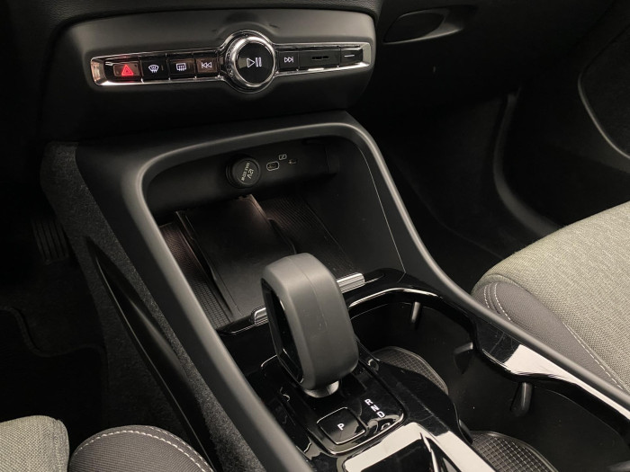 Volvo XC40 B3 DARK PLUS AUT CZ