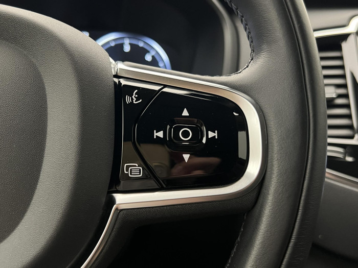 Volvo XC90 B5 AWD INSCRIPTION 7MÍSTNÁ AUT