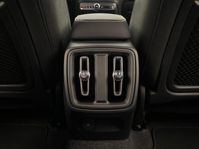 Volvo XC40 B4 PLUS BLACK EDITION AUT CZ