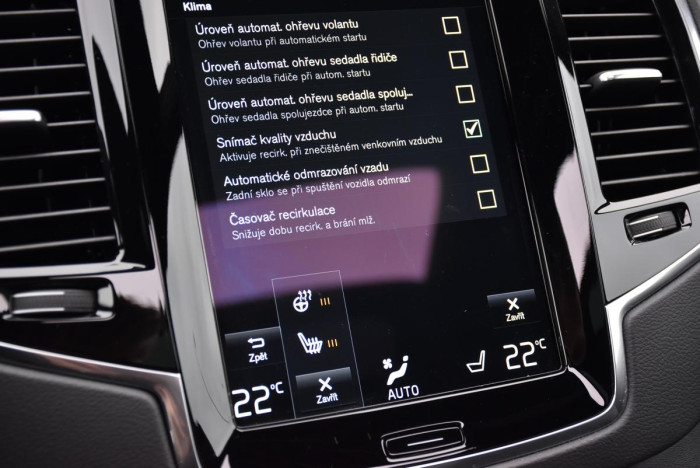Volvo XC90 B5 AWD R-Design REZERVACE