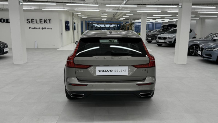 Volvo V60 CROSS COUNTRY B4 REZERVACE