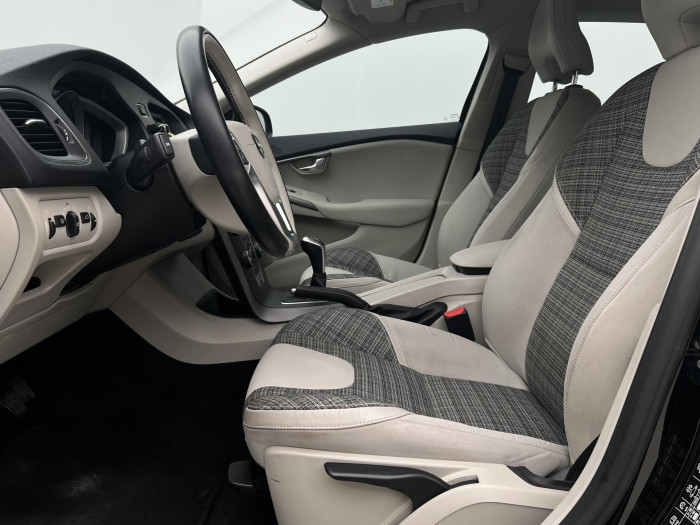 Volvo V40 D3 MOMENTUM CZ 2.0 d Momentum