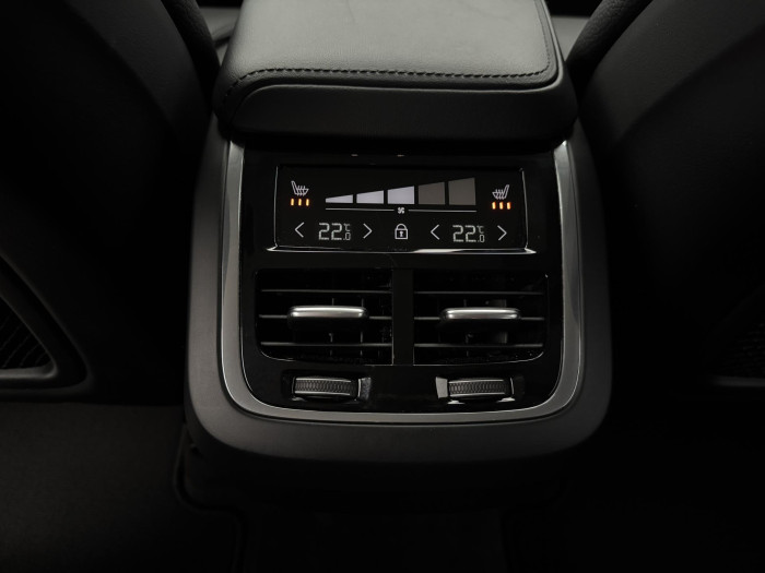 Volvo XC60 B4 AWD PLUS DARK AUT 1. maj