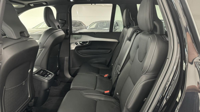 Volvo XC90 B5 AWD ULTIMATE DARK REZERVACE