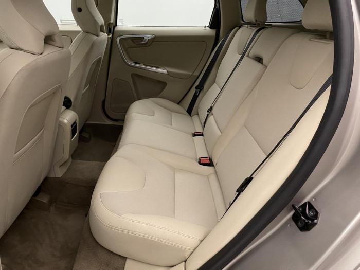 Volvo XC60 D5 AWD MOMENTUM AUT REZERVACE 2.4 d Momentum