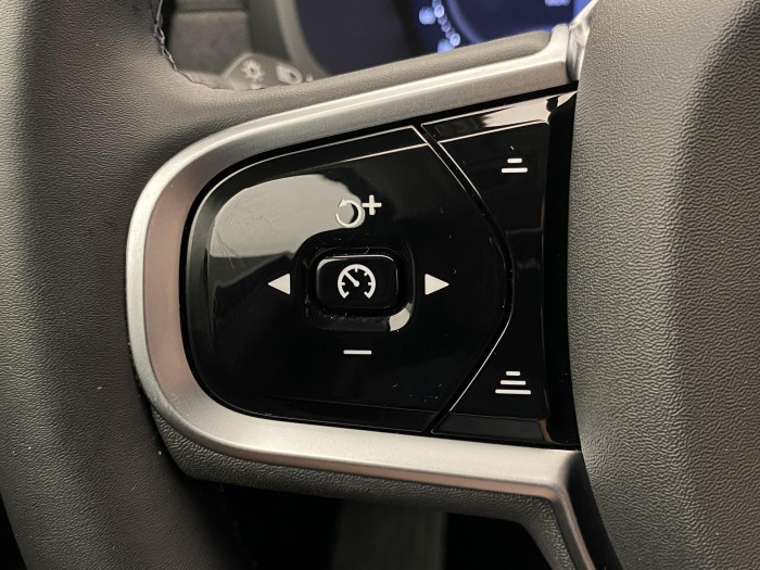 Volvo XC90 T8 AWD RECHARGE CORE AUT CZ 7m