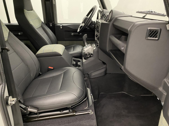 Land Rover Defender WORKS V8 ISLAY EDITION 5.0 V8 Edition