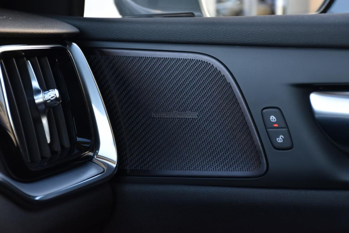 Volvo V60 B4 MOMENTUM ADV. REZERVACE 2.0 Momentum