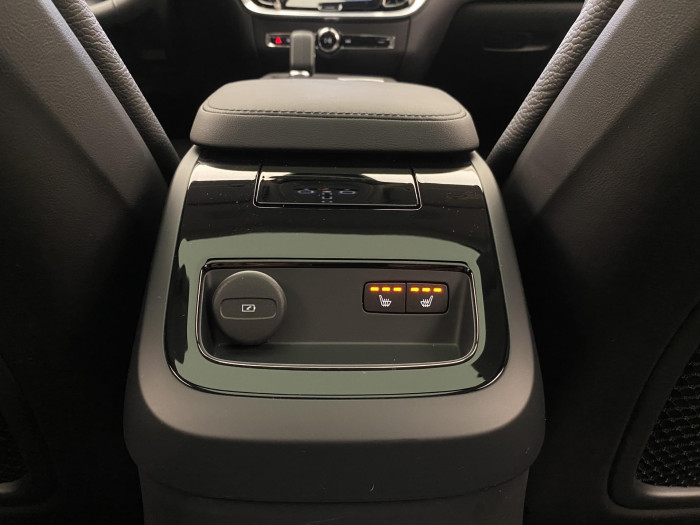 Volvo V60 T8 AWD RECHARGE DARK PLUS CZ