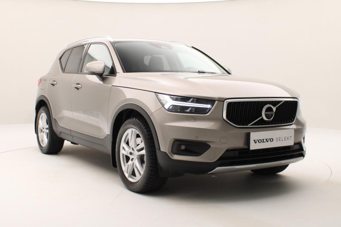 Volvo XC40 B4 AWD MOMENTUM AUT REZERVACE 2.0 Momentum