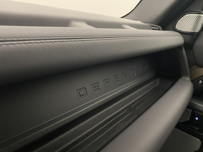 Land Rover Defender 130 D300 SE AWD AUT CZ 3.0 d SE