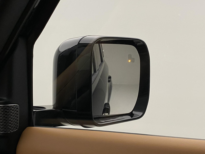 Land Rover Defender D300 HSE AUT AWD REZERVACE 3.0 d