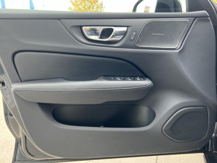 Volvo V60 D4 R-DESIGN NAVIGACE 1.maj. 2.0 d