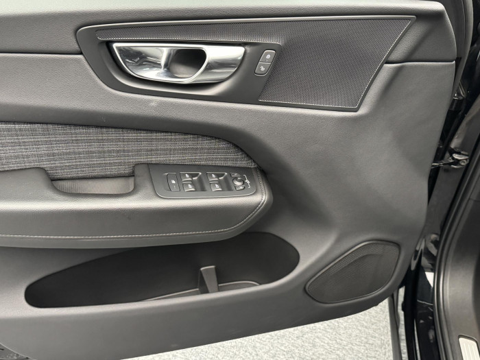 Volvo XC60 B4 AWD CORE CZ 1. maj