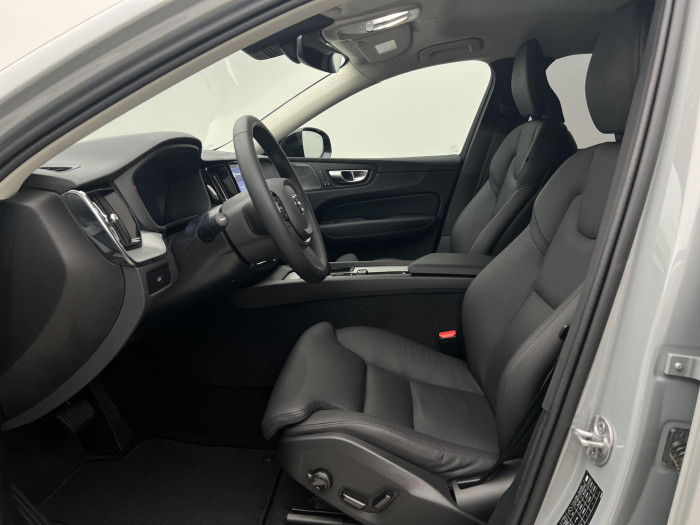 Volvo XC60 B4 AWD PLUS DARK AUT 1.maj.