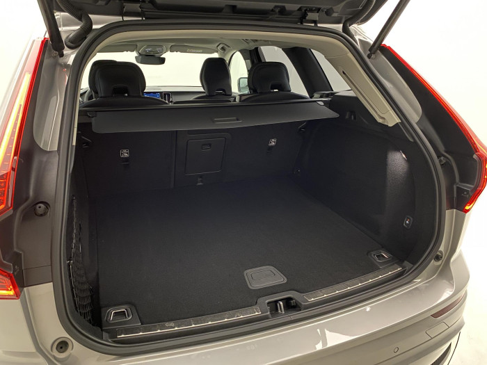 Volvo XC60 B4 PLUS DARK AUT 1.maj