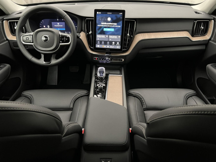 Volvo XC60 T6 AWD RECHARGE DARK ULTRA AUT