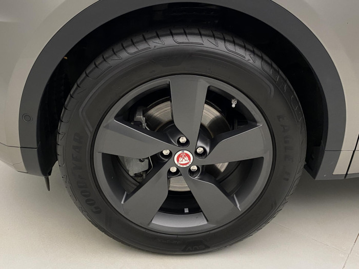 Jaguar E-Pace AWD R-DYNAMIC SE REZERVACE 2.0 Dynamic SE